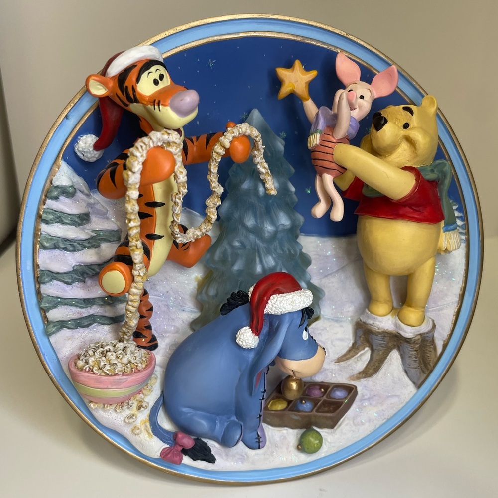 DISNEY Pooh’s Wonderlit Winter Friends Make Christmas Sparkle 3D plate 1998